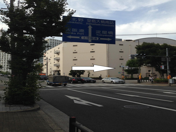 土佐堀通りを右